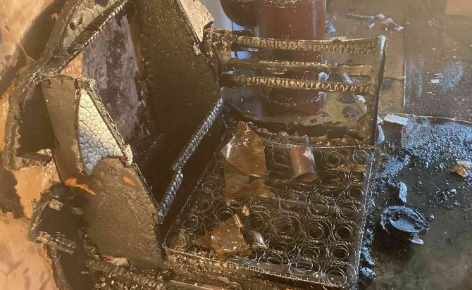 Mersin’de ev yangını: Birçok eşya küle döndü