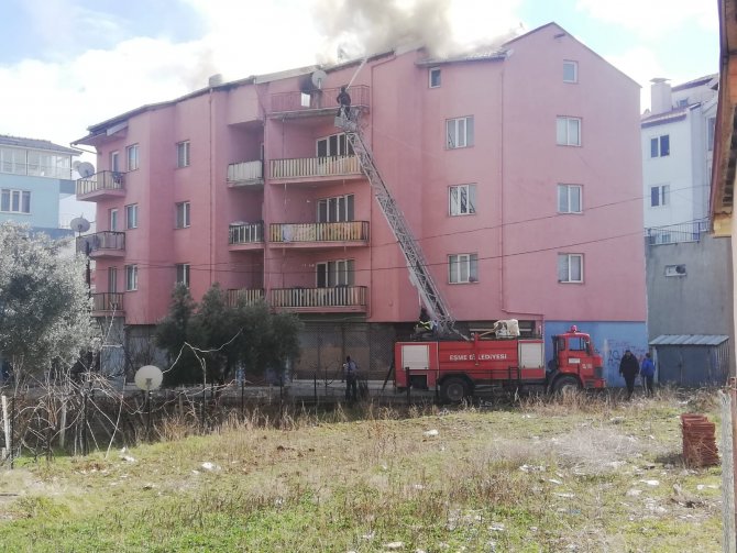 Uşak’ta korkutan yangın paniğe neden oldu