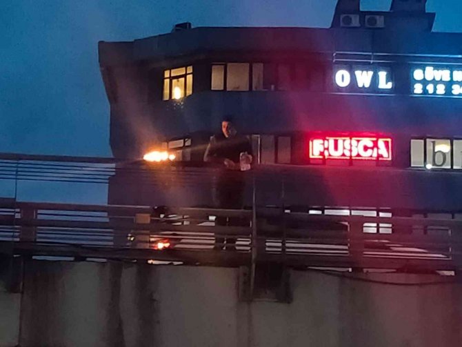 Üst geçitte intihar girişimi