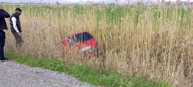 Yağmurda kayganlaşan yol kazaya neden oldu