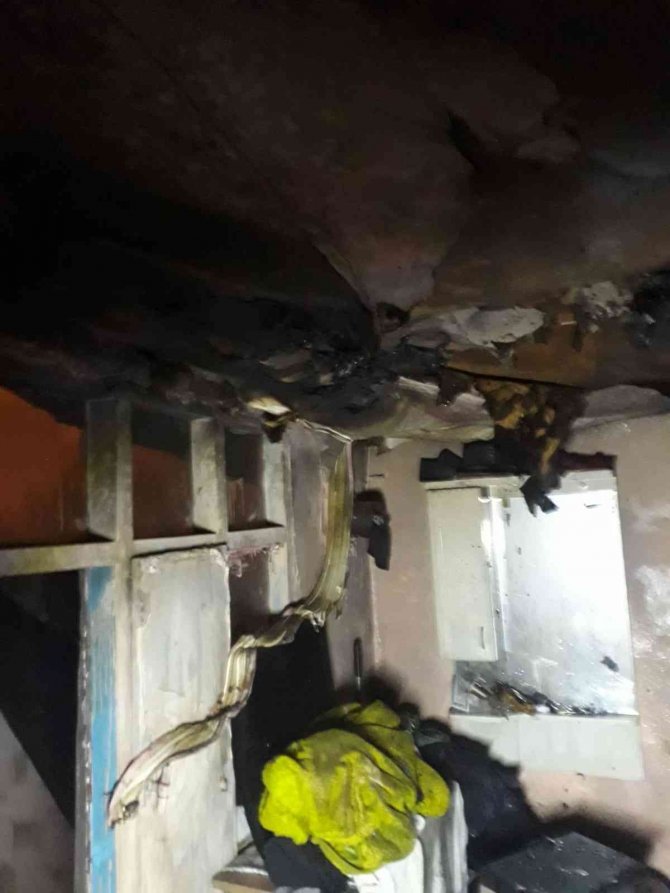 Yalova’da tek katlı evde çıkan yangın paniğe neden oldu