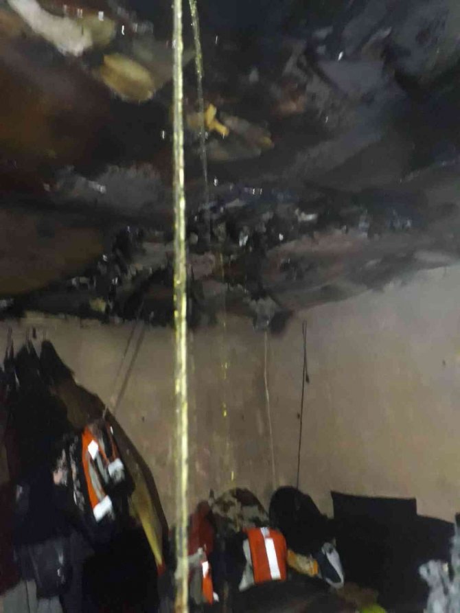 Yalova’da tek katlı evde çıkan yangın paniğe neden oldu