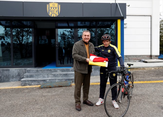 76 yaşındaki Fahri Yılmaz, pedallarını şehitler için çeviriyor