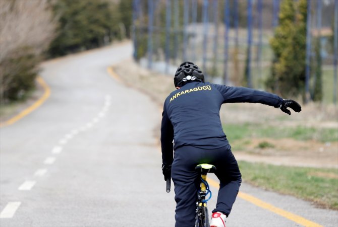 76 yaşındaki Fahri Yılmaz, pedallarını şehitler için çeviriyor