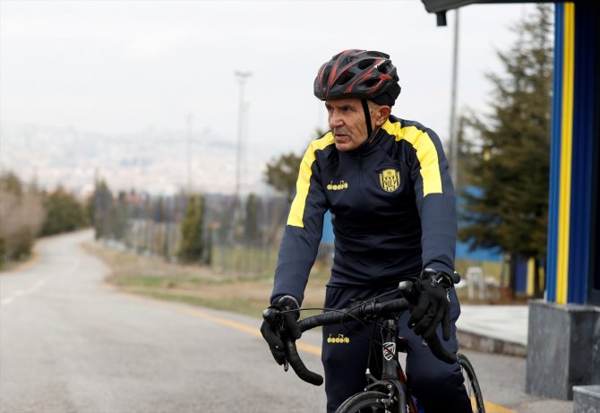 76 yaşındaki Fahri Yılmaz, pedallarını şehitler için çeviriyor