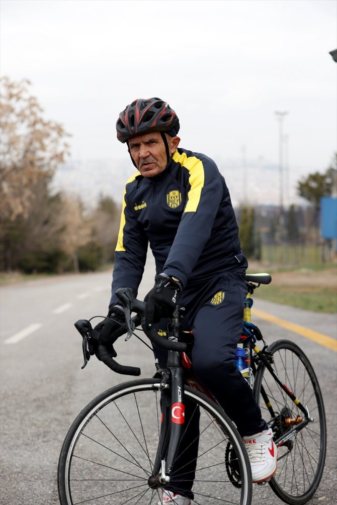 76 yaşındaki Fahri Yılmaz, pedallarını şehitler için çeviriyor