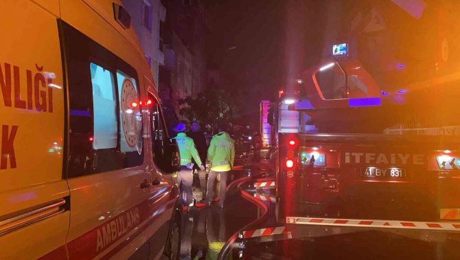 Dubleks daire alev alev yanarak kullanılamaz hale geldi