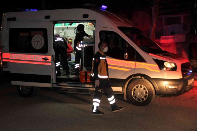 Elazığ’da ev yangınında 1 kişi dumandan etkilendi