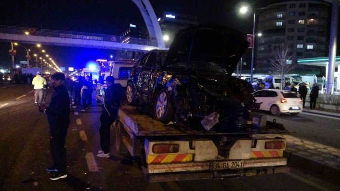 Feci zincirleme kaza: 1 ölü 4 yaralı