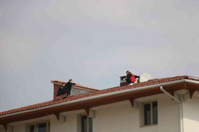 İntihar girişimini film izler gibi izlediler