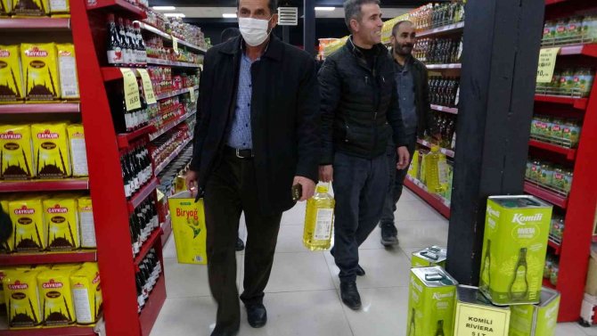 Market sahibinden yağa hücum eden vatandaşlara tokat gibi cevap