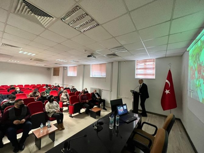 Topraksız çilek yetiştiriciliği yaygınlaşıyor