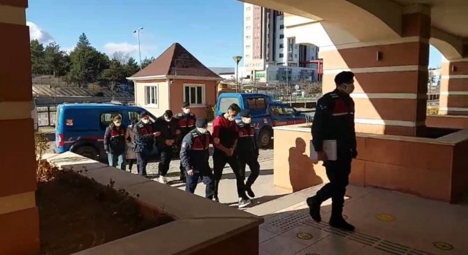 Zehir tacirleri yakalandı