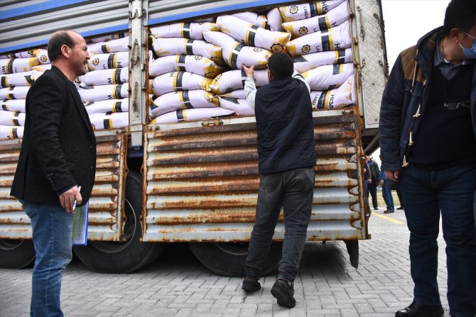 Konya'da yürütülen projeyle çiftçiye arpa, mercimek ve nohut tohumu dağıtıldı
