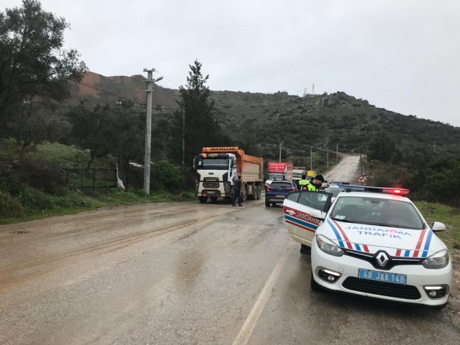 Jandarmadan hafriyat kamyonlarına sıkı denetim