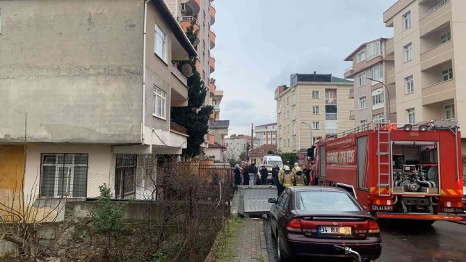 Kartal’da 3 katlı binada korkutan yangın