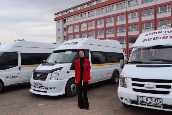 “Sen kadınsın kadından şoför mü olur?” diyenlere inat servis şoförü oldu