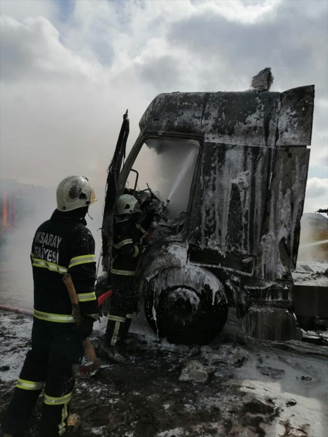 Seyir halindeyken yangın çıkan tırda hasar oluştu