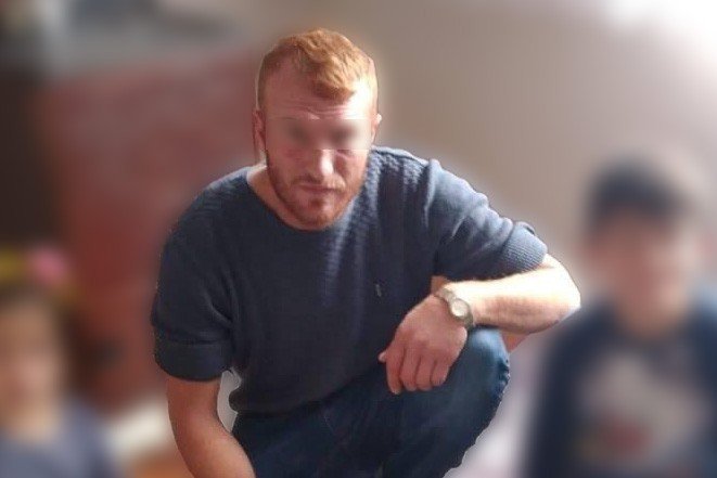 Eşini minibüsten atarak ölümüne neden olduğu iddia edilen şahsın yargılanmasına başlandı