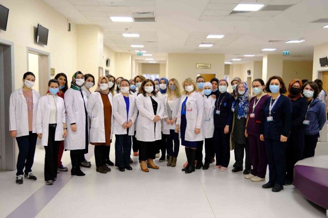 Kadınlar gününe kanser testi ile dikkat çektiler