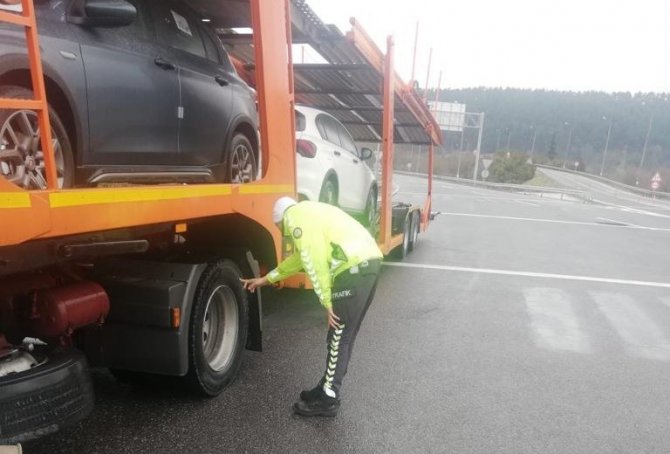 Kar yağışı uyarısı trafik polislerini harekete geçirdi