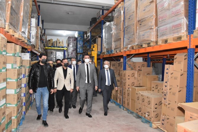 Vali, "stokçuluk" ve "fahiş fiyat" denetimine katıldı