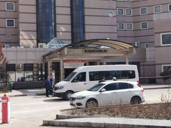 Köpekten kaçarken araç çarpan genç kız yoğun bakımda!