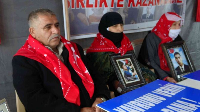 Muşlu annelerin kar altında evlat nöbeti