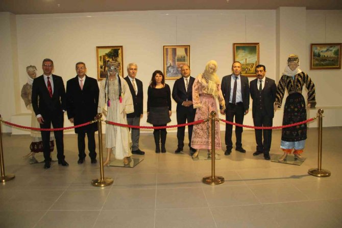 O yöreye özgü giysi ve takılar ilk kez sergilendi