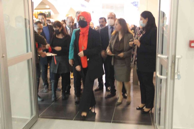 O yöreye özgü giysi ve takılar ilk kez sergilendi