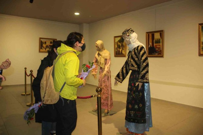 O yöreye özgü giysi ve takılar ilk kez sergilendi