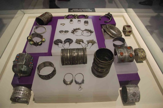 O yöreye özgü giysi ve takılar ilk kez sergilendi