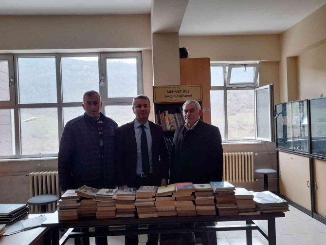 Okurseverlerden öğrencilerin kütüphanesine destek