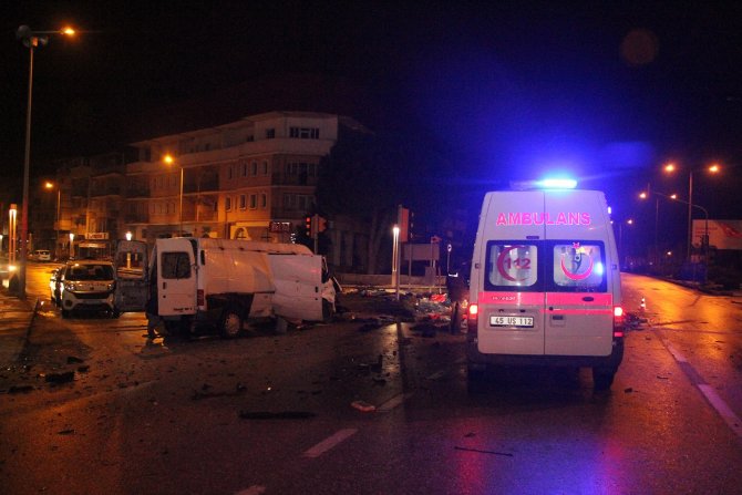 Otomobil ile transit çarpıştı: 6 yaralı