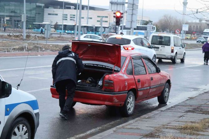 Silahla yaralandı, hastaneye giderken yakıtı bitti