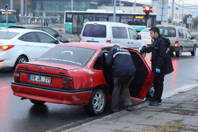 Silahla yaralandı, hastaneye giderken yakıtı bitti