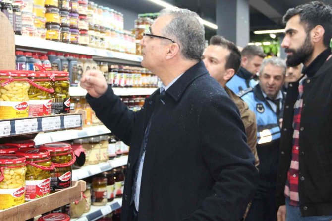 Tatvan’da marketler denetlendi