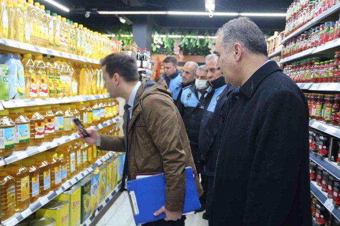 Tatvan’da marketler denetlendi
