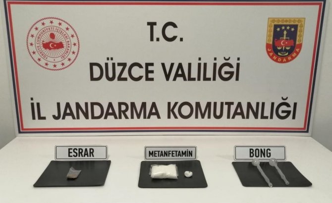 Uyuşturucu ticareti yapan 2 şüpheli tutuklandı