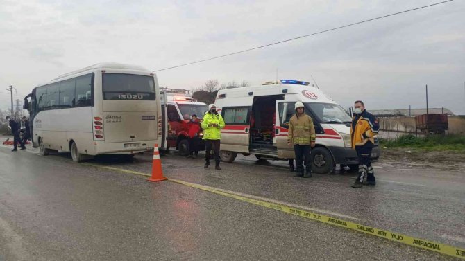 Yolun karşısına geçerken minibüsün çarptığı adam hayatını kaybetti