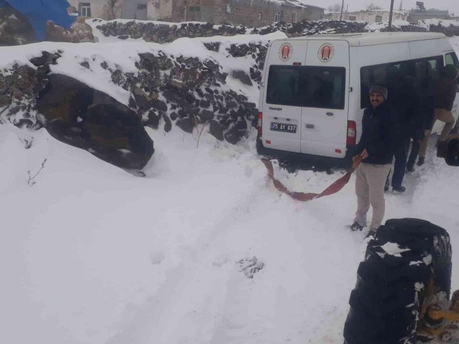 56 köy yolu ulaşıma kapandı