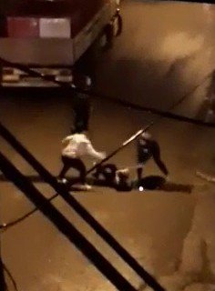 Balta ve sopa ile saldırdıkları kişiyi ağır yaraladılar