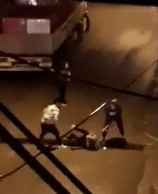 Balta ve sopa ile saldırdıkları kişiyi ağır yaraladılar