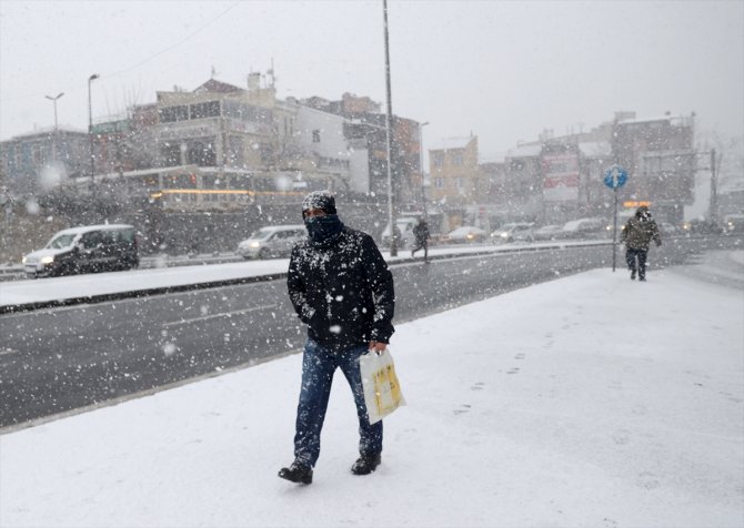 İstanbul'da kar yağışı etkili oluyor