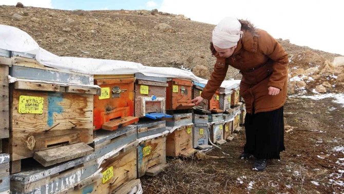 Engelli kadın, baba mesleğini sürdürüyor