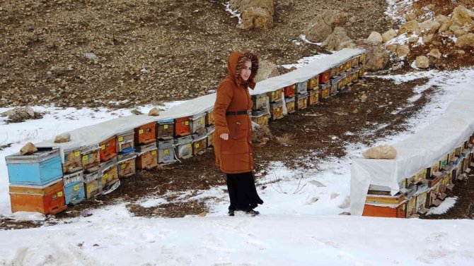 Engelli kadın, baba mesleğini sürdürüyor