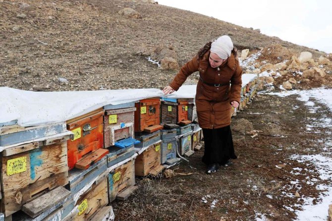 Engelli kadın, baba mesleğini sürdürüyor