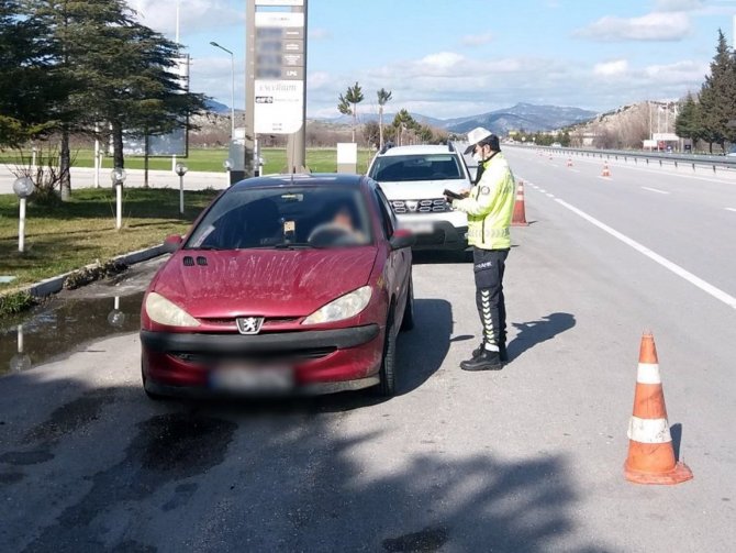 Hız limitine uymayan sürücülere 48 bin 625 TL ceza