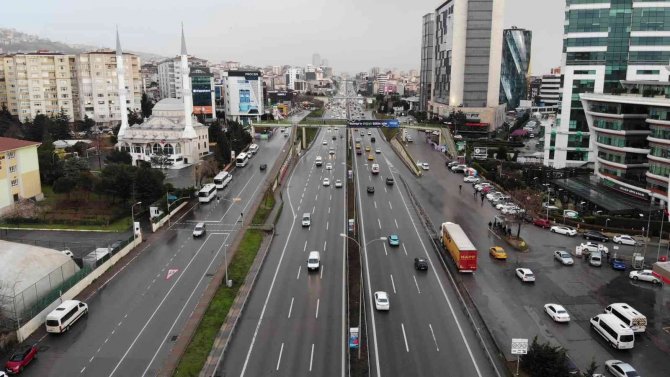 İstanbul’da önlemler etkili oldu, yollar boş kaldı