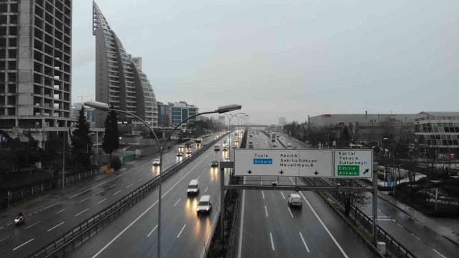 İstanbul’da önlemler etkili oldu, yollar boş kaldı